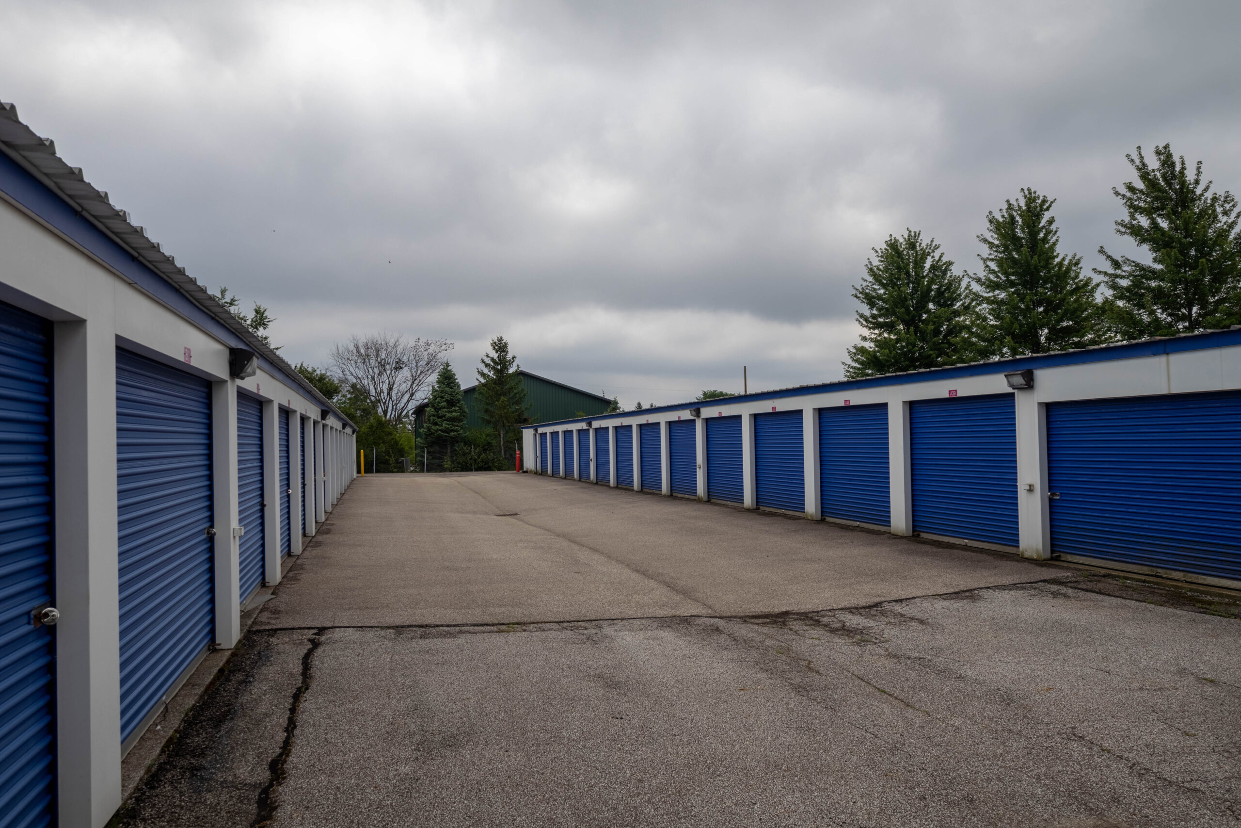 1955 Medina Road - Central storage lane