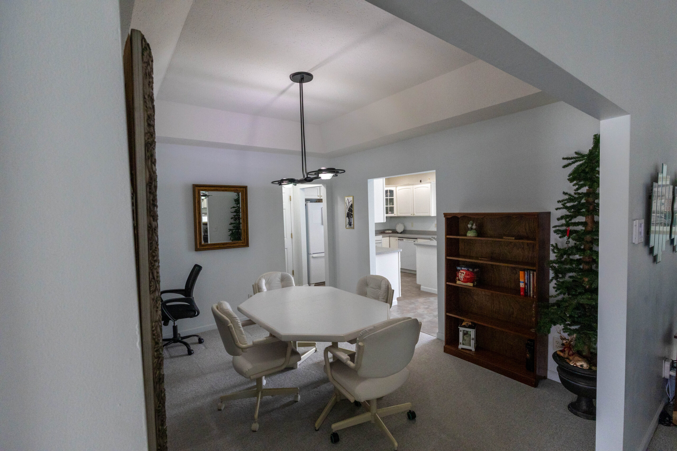 528 Meadowbrook Road - Dining area